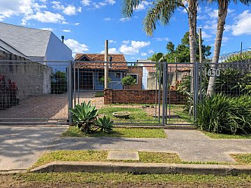 Casa � venda, amplo p�tio no Recanto de Portugal